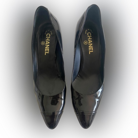 CHANEL Black Patent Leather Heels with Gold Accent size 39.5 - Picture 6 of 14